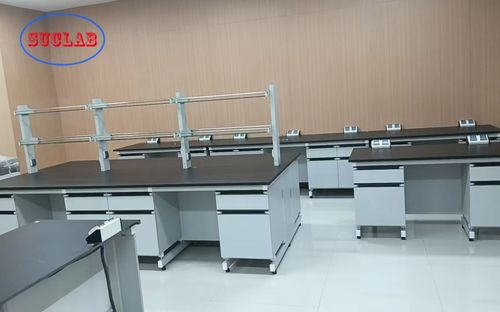 에 대한 최신 회사 뉴스 강철 목재 실험용 벤치는 어떤 재료로 만들어졌습니까?