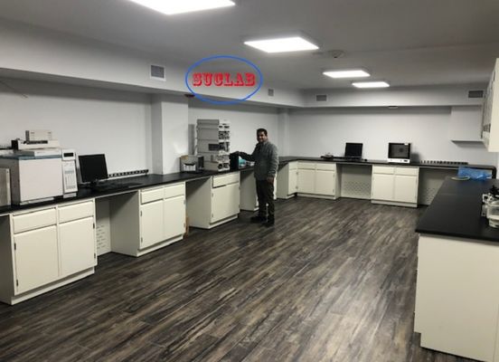 좋은 가격 Customized Corrosion-resistant and Acid and Alkali Resistant Chem Lab Workbench Maker with Safety Features 온라인으로